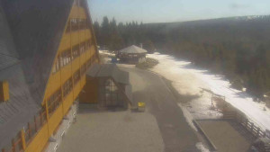 Sporthotel Kurzovní - Parkoviště a hlavní vchod - 14.3.2026 v 11:25 Sporthotel Kurzovní - Parkoviště a hlavní vchod - 14.3.2026 v 11:25