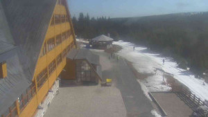 Sporthotel Kurzovní - Parkoviště a hlavní vchod - 14.3.2026 v 11:30 Sporthotel Kurzovní - Parkoviště a hlavní vchod - 14.3.2026 v 11:30