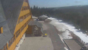 Sporthotel Kurzovní - Parkoviště a hlavní vchod - 14.3.2026 v 11:35 Sporthotel Kurzovní - Parkoviště a hlavní vchod - 14.3.2026 v 11:35