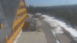 Sporthotel Kurzovní - Parkoviště a hlavní vchod - 14.3.2026 v 11:40 Sporthotel Kurzovní - Parkoviště a hlavní vchod - 14.3.2026 v 11:40