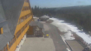 Sporthotel Kurzovní - Parkoviště a hlavní vchod - 14.3.2026 v 11:50 Sporthotel Kurzovní - Parkoviště a hlavní vchod - 14.3.2026 v 11:50