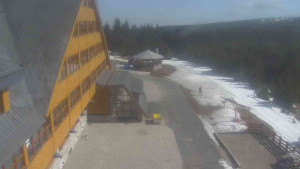 Sporthotel Kurzovní - Parkoviště a hlavní vchod - 14.3.2026 v 12:10 Sporthotel Kurzovní - Parkoviště a hlavní vchod - 14.3.2026 v 12:10