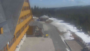 Sporthotel Kurzovní - Parkoviště a hlavní vchod - 14.3.2026 v 12:15 Sporthotel Kurzovní - Parkoviště a hlavní vchod - 14.3.2026 v 12:15