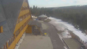 Sporthotel Kurzovní - Parkoviště a hlavní vchod - 14.3.2026 v 12:25 Sporthotel Kurzovní - Parkoviště a hlavní vchod - 14.3.2026 v 12:25