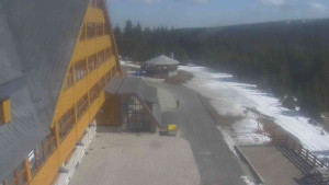 Sporthotel Kurzovní - Parkoviště a hlavní vchod - 14.3.2026 v 12:40 Sporthotel Kurzovní - Parkoviště a hlavní vchod - 14.3.2026 v 12:40