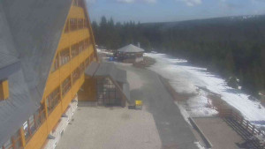 Sporthotel Kurzovní - Parkoviště a hlavní vchod - 14.3.2026 v 12:50 Sporthotel Kurzovní - Parkoviště a hlavní vchod - 14.3.2026 v 12:50