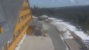 Sporthotel Kurzovní - Parkoviště a hlavní vchod - 14.3.2026 v 13:10 Sporthotel Kurzovní - Parkoviště a hlavní vchod - 14.3.2026 v 13:10