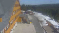 Parkoviště a hlavní vchod