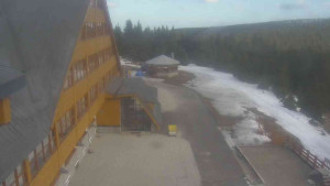 Sporthotel Kurzovní - Parkoviště a hlavní vchod - 14.3.2026 v 14:50 Sporthotel Kurzovní - Parkoviště a hlavní vchod - 14.3.2026 v 14:50