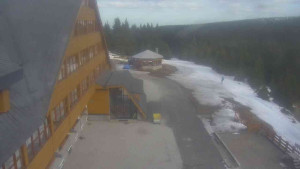 Sporthotel Kurzovní - Parkoviště a hlavní vchod - 14.3.2026 v 15:20 Sporthotel Kurzovní - Parkoviště a hlavní vchod - 14.3.2026 v 15:20