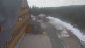 Sporthotel Kurzovní - Parkoviště a hlavní vchod - 14.3.2026 v 15:30 Sporthotel Kurzovní - Parkoviště a hlavní vchod - 14.3.2026 v 15:30