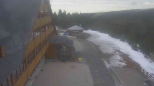 Sporthotel Kurzovní - Parkoviště a hlavní vchod - 14.3.2026 v 15:40 Sporthotel Kurzovní - Parkoviště a hlavní vchod - 14.3.2026 v 15:40