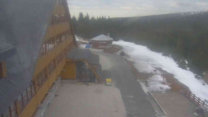 Sporthotel Kurzovní - Parkoviště a hlavní vchod - 14.3.2026 v 16:05 Sporthotel Kurzovní - Parkoviště a hlavní vchod - 14.3.2026 v 16:05