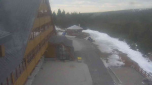 Sporthotel Kurzovní - Parkoviště a hlavní vchod - 14.3.2026 v 16:10 Sporthotel Kurzovní - Parkoviště a hlavní vchod - 14.3.2026 v 16:10