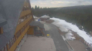 Sporthotel Kurzovní - Parkoviště a hlavní vchod - 14.3.2026 v 16:15 Sporthotel Kurzovní - Parkoviště a hlavní vchod - 14.3.2026 v 16:15