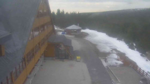 Sporthotel Kurzovní - Parkoviště a hlavní vchod - 14.3.2026 v 16:20 Sporthotel Kurzovní - Parkoviště a hlavní vchod - 14.3.2026 v 16:20