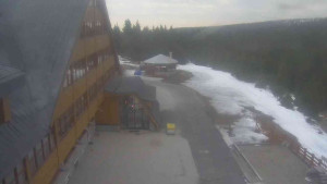 Sporthotel Kurzovní - Parkoviště a hlavní vchod - 14.3.2026 v 16:30 Sporthotel Kurzovní - Parkoviště a hlavní vchod - 14.3.2026 v 16:30