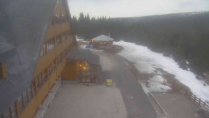 Sporthotel Kurzovní - Parkoviště a hlavní vchod - 14.3.2026 v 17:40 Sporthotel Kurzovní - Parkoviště a hlavní vchod - 14.3.2026 v 17:40