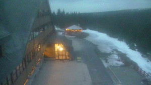 Sporthotel Kurzovní - Parkoviště a hlavní vchod - 14.3.2026 v 18:10 Sporthotel Kurzovní - Parkoviště a hlavní vchod - 14.3.2026 v 18:10