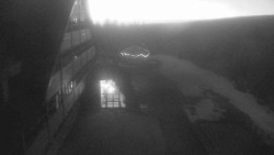 Parkoviště a hlavní vchod