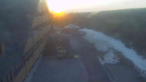 Sporthotel Kurzovní - Parkoviště a hlavní vchod - 15.3.2026 v 06:10 Sporthotel Kurzovní - Parkoviště a hlavní vchod - 15.3.2026 v 06:10