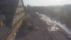 Parkoviště a hlavní vchod