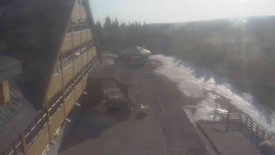 Parkoviště a hlavní vchod