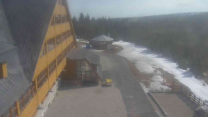 Sporthotel Kurzovní - Parkoviště a hlavní vchod - 15.3.2026 v 10:40 Sporthotel Kurzovní - Parkoviště a hlavní vchod - 15.3.2026 v 10:40