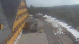 Sporthotel Kurzovní - Parkoviště a hlavní vchod - 15.3.2026 v 10:45 Sporthotel Kurzovní - Parkoviště a hlavní vchod - 15.3.2026 v 10:45