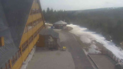 Parkoviště a hlavní vchod