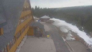 Sporthotel Kurzovní - Parkoviště a hlavní vchod - 15.3.2026 v 11:20 Sporthotel Kurzovní - Parkoviště a hlavní vchod - 15.3.2026 v 11:20