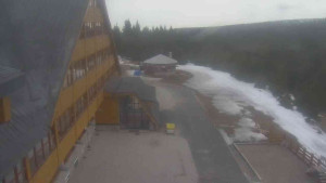 Sporthotel Kurzovní - Parkoviště a hlavní vchod - 15.3.2026 v 11:30 Sporthotel Kurzovní - Parkoviště a hlavní vchod - 15.3.2026 v 11:30