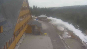 Sporthotel Kurzovní - Parkoviště a hlavní vchod - 15.3.2026 v 11:35 Sporthotel Kurzovní - Parkoviště a hlavní vchod - 15.3.2026 v 11:35