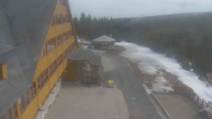 Sporthotel Kurzovní - Parkoviště a hlavní vchod - 15.3.2026 v 11:45 Sporthotel Kurzovní - Parkoviště a hlavní vchod - 15.3.2026 v 11:45