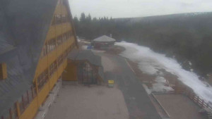 Sporthotel Kurzovní - Parkoviště a hlavní vchod - 15.3.2026 v 11:50 Sporthotel Kurzovní - Parkoviště a hlavní vchod - 15.3.2026 v 11:50