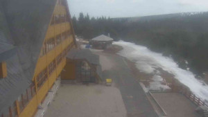 Sporthotel Kurzovní - Parkoviště a hlavní vchod - 15.3.2026 v 12:05 Sporthotel Kurzovní - Parkoviště a hlavní vchod - 15.3.2026 v 12:05