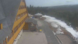 Sporthotel Kurzovní - Parkoviště a hlavní vchod - 15.3.2026 v 12:20 Sporthotel Kurzovní - Parkoviště a hlavní vchod - 15.3.2026 v 12:20