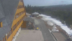 Parkoviště a hlavní vchod