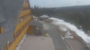 Sporthotel Kurzovní - Parkoviště a hlavní vchod - 15.3.2026 v 12:35 Sporthotel Kurzovní - Parkoviště a hlavní vchod - 15.3.2026 v 12:35