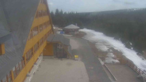 Sporthotel Kurzovní - Parkoviště a hlavní vchod - 15.3.2026 v 13:05 Sporthotel Kurzovní - Parkoviště a hlavní vchod - 15.3.2026 v 13:05