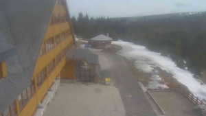 Sporthotel Kurzovní - Parkoviště a hlavní vchod - 15.3.2026 v 13:15 Sporthotel Kurzovní - Parkoviště a hlavní vchod - 15.3.2026 v 13:15