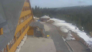 Sporthotel Kurzovní - Parkoviště a hlavní vchod - 15.3.2026 v 13:20 Sporthotel Kurzovní - Parkoviště a hlavní vchod - 15.3.2026 v 13:20