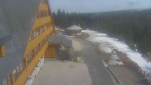 Sporthotel Kurzovní - Parkoviště a hlavní vchod - 15.3.2026 v 13:25 Sporthotel Kurzovní - Parkoviště a hlavní vchod - 15.3.2026 v 13:25