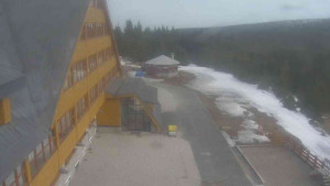 Sporthotel Kurzovní - Parkoviště a hlavní vchod - 15.3.2026 v 13:45 Sporthotel Kurzovní - Parkoviště a hlavní vchod - 15.3.2026 v 13:45