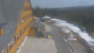 Sporthotel Kurzovní - Parkoviště a hlavní vchod - 15.3.2026 v 13:50 Sporthotel Kurzovní - Parkoviště a hlavní vchod - 15.3.2026 v 13:50