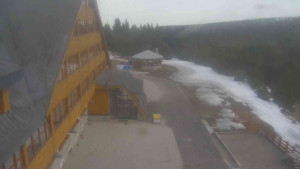 Sporthotel Kurzovní - Parkoviště a hlavní vchod - 15.3.2026 v 14:10 Sporthotel Kurzovní - Parkoviště a hlavní vchod - 15.3.2026 v 14:10