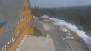 Sporthotel Kurzovní - Parkoviště a hlavní vchod - 15.3.2026 v 15:05 Sporthotel Kurzovní - Parkoviště a hlavní vchod - 15.3.2026 v 15:05