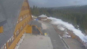 Sporthotel Kurzovní - Parkoviště a hlavní vchod - 15.3.2026 v 15:30 Sporthotel Kurzovní - Parkoviště a hlavní vchod - 15.3.2026 v 15:30