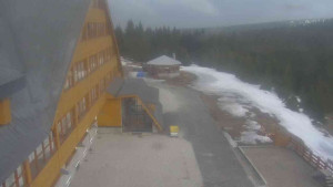 Sporthotel Kurzovní - Parkoviště a hlavní vchod - 15.3.2026 v 15:35 Sporthotel Kurzovní - Parkoviště a hlavní vchod - 15.3.2026 v 15:35