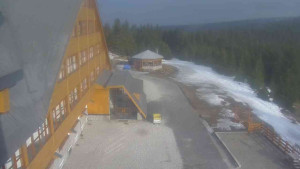 Sporthotel Kurzovní - Parkoviště a hlavní vchod - 15.3.2026 v 16:10 Sporthotel Kurzovní - Parkoviště a hlavní vchod - 15.3.2026 v 16:10